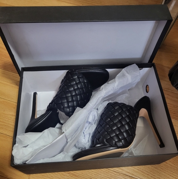 NIB TONY BIANCO KAYLEE MULE IN BLACK SIZE 7.5 - Picture 6 of 6